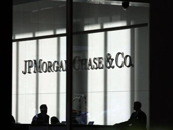 Watchdog Finds 9 Large US Banks Actively Engaged in Debanking