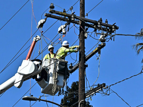 ‘AI Can’t Climb a Utility Pole’—Experts Warn of ‘Silver Tsunami’ in US Utilities