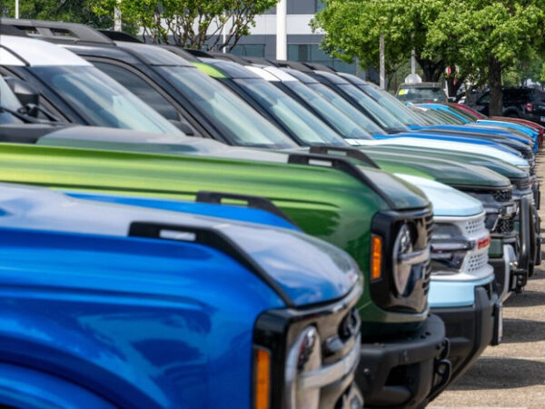 Ford Reports Best Annual US Vehicle Sales in 8 Years as Hybrids, Trucks Offset EV Slowdown