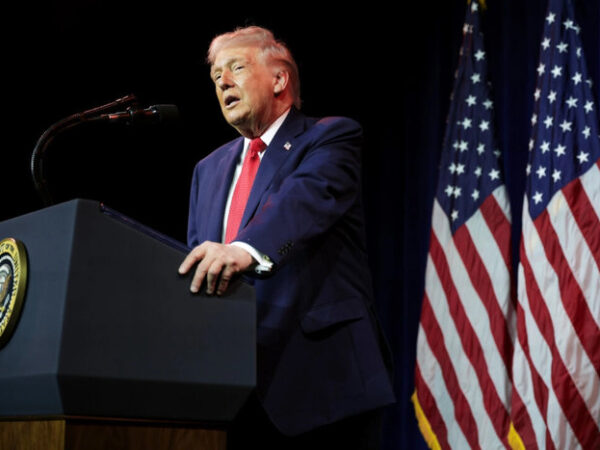 Trump Urges Cuba to Strike Deal With US After Oil, Money Cut Off From Venezuela