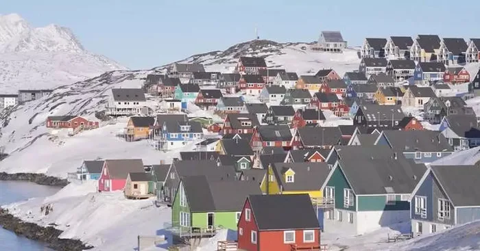 US Discusses Ways to Acquire Greenland; Military Use on Table
