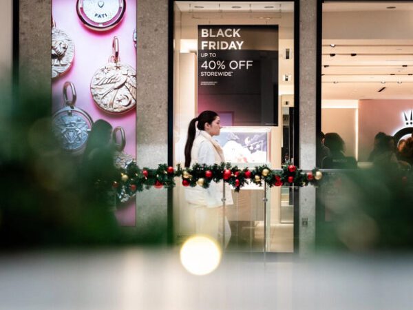 US Economy Delivers Strong 4.4 Percent Growth, Outperforming Forecasts