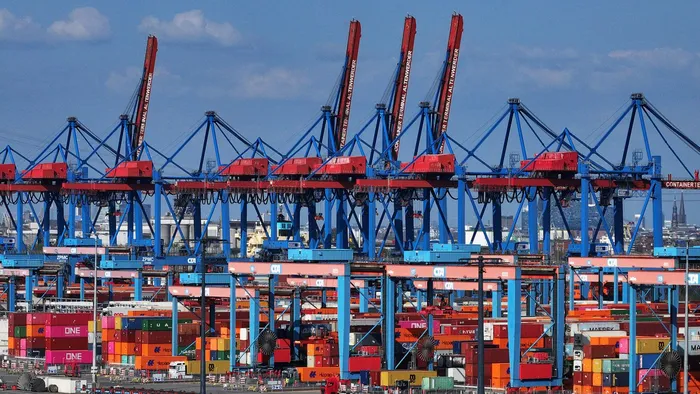 EU Urges US to Honor Terms of Trade Deal After Supreme Court Ruling