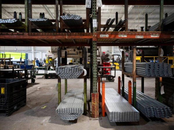 US Factory Output Rises to Near 4-Year High as Manufacturing Rebounds