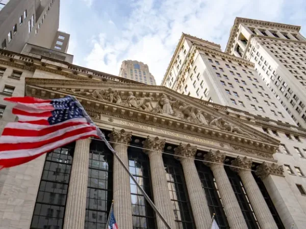 Dow Jones Drops 500 Points, Oil Surges 8 Percent at Opening Bell