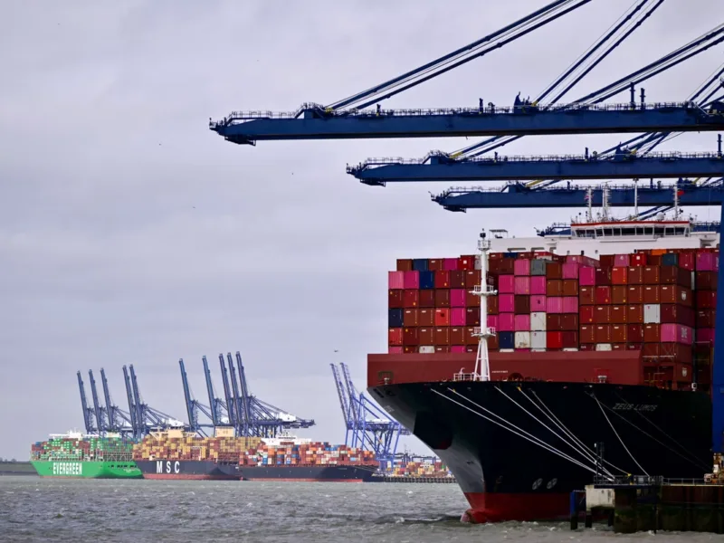 Trump Waives US Shipping Law to Mitigate Rising Fuel Prices