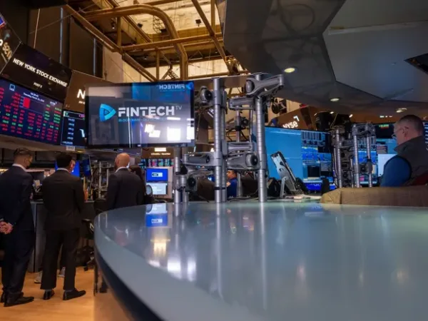 Wall Street Review: Stocks Extend Downward Streak