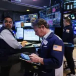 Wall Street Review: Stocks Fall for 5th Week; Dow, Nasdaq Slip Into Correction | USNN World News Wall Street Review: Stocks Fall for 5th Week; Dow, Nasdaq Slip Into Correction