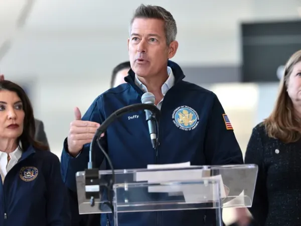 Duffy Seeking $10 Billion From Congress to Revamp Air Traffic Control System