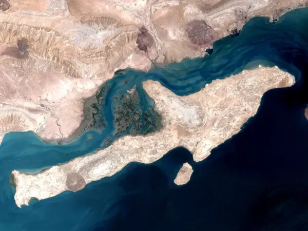 Iran Vows Lasting Grip on Strait of Hormuz After War