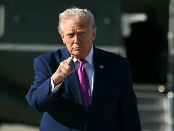 Trump Says US ‘Loading up the Ships’ Ahead of Iran Talks, Signals Military Option If Diplomacy Fails