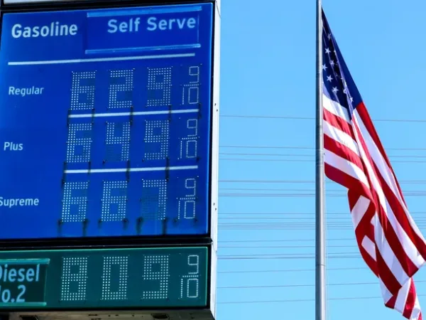 US Retail Sales Jump in March as Higher Gas Prices Lift Spending