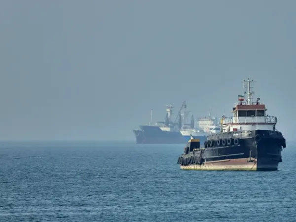 Trump Paused Hormuz Naval Mission Amid Progress in Iran Talks: Israeli Officials