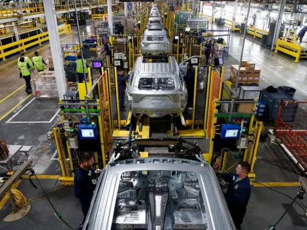 US Manufacturing Activity Holds Steady Despite Surging Costs