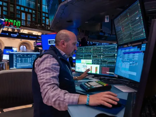 Wall Street Review: Stock Rally Broadens as S&P 500, Nasdaq Hit New Record Highs